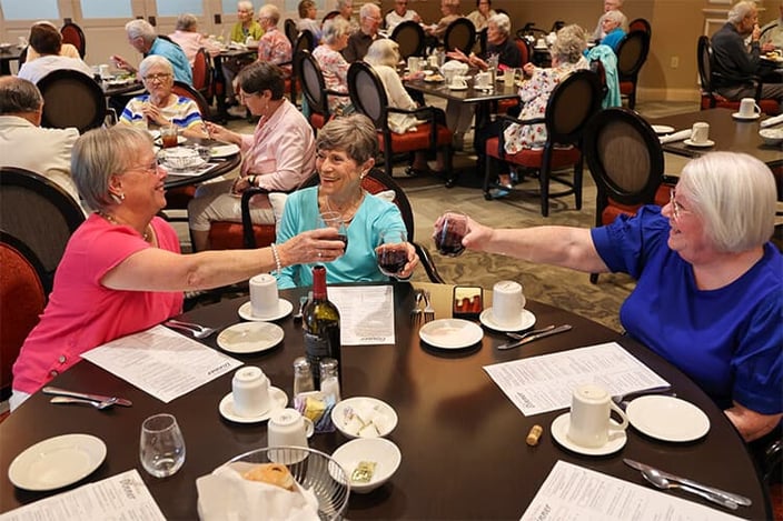 Senior Living Dining Experience Cheers (1)-1
